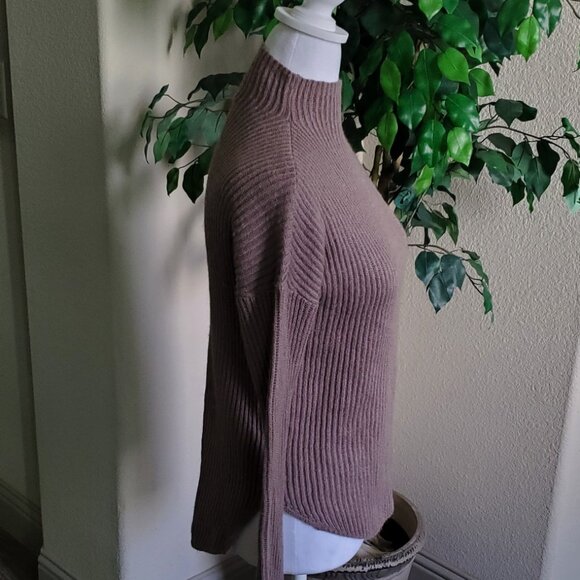 Express Curved Hem Funnel Neck - Picture 2 of 8